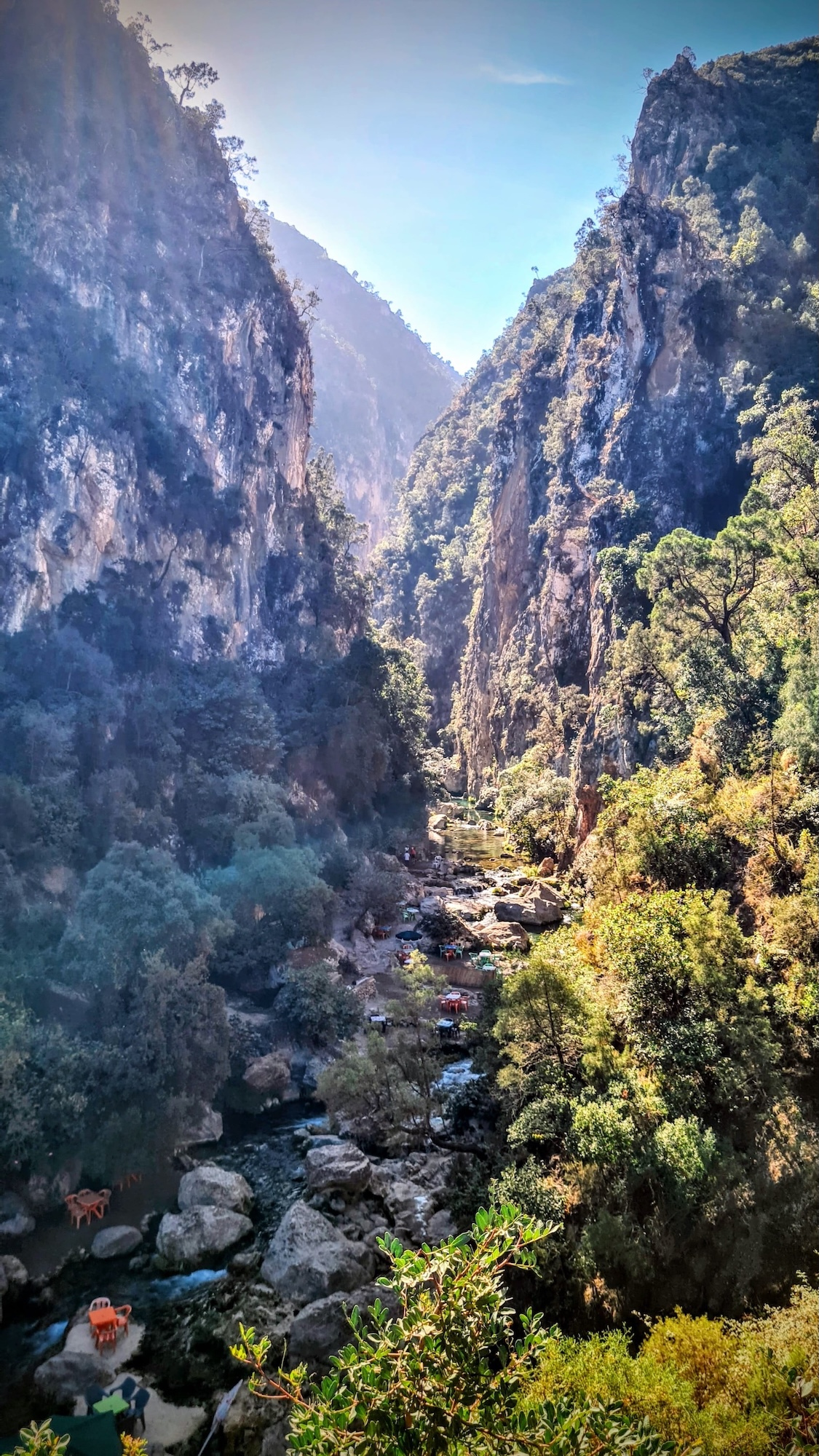 Durch die Schlucht geht es zum Ziel